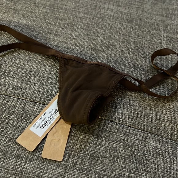 Skims Micro Thong - Picture 7 of 14